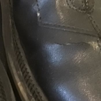 Derimod Kalitesiz Ayakkabı Üretiyor Ve 6 Ay Üstüne Garanti Vermiyor.