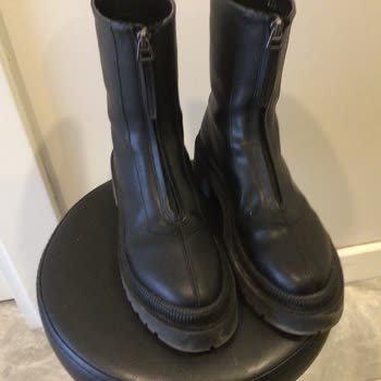 Derimod Kalitesiz Ayakkabı Üretiyor Ve 6 Ay Üstüne Garanti Vermiyor.