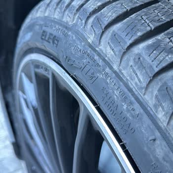 Pirelli 255/35/21 Yeni Lastiklerin Patlaması