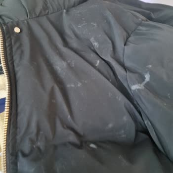 Reklamation wegen Flecken auf der Zara Winterjacke nach dem Waschen