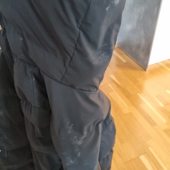 Reklamation wegen Flecken auf der Zara Winterjacke nach dem Waschen