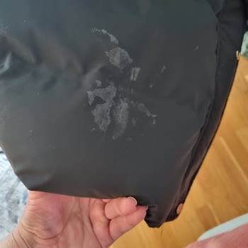 Reklamation wegen Flecken auf der Zara Winterjacke nach dem Waschen
