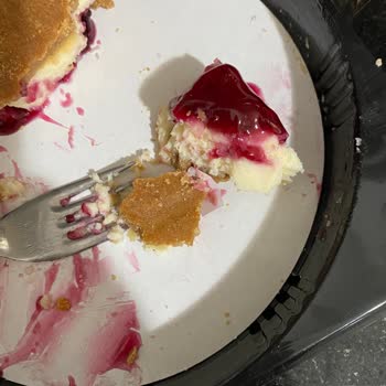 Coquette Pasta Atölyesi Cheesecake İçerisinden Yabancı Madde Çıktı!