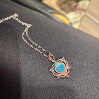 Evorya "Paslanmaz" Diye Satılan Kolye Kısa Sürede Paslandı