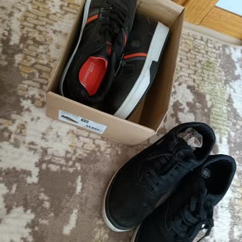 FLO Ayakkabı FLO Dan Kullanılmış Ayakkabı Geldi