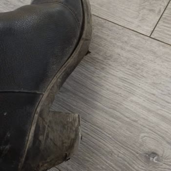 Derimod Bot Kalitesizliği, Markaya Yakışmayan Ürün