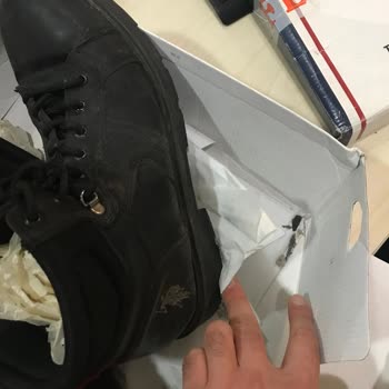 FLO Ayakkabı FLO Kullanılmış Eski Botu Yeni Diye Satıyor