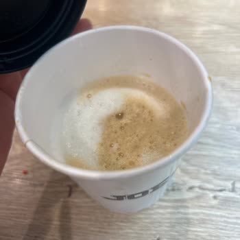 Joe & Co Viaport Mağazası Çalışanları Yetersiz