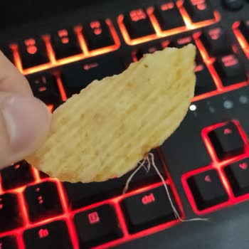 Ruffles Kök Salmış Cips Parçaları
