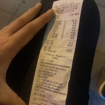 Burger King'de Masa Ve Yeri Aynı Bez İle Siliyor