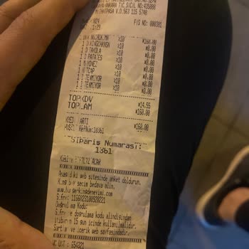 Burger King'de Masa Ve Yeri Aynı Bez İle Siliyor