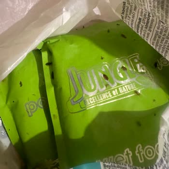 Jungle Pet Food Ürün Bozuk Ve Küçük Kurtlar Çıktı İçinden
