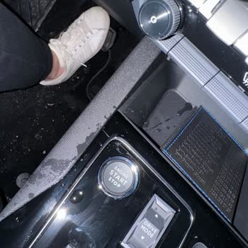 Peugeot Customer Complaint: Water Leak in 3008, Unrealistic 2008-e Range, No Refund