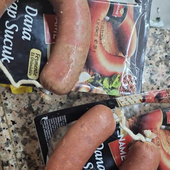 Migros Sanal Marketten Alınan Namet Marka Sucuk Bozuk Çıktı.