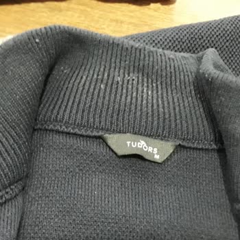 Tudors Gömlek Yeni Kazakta Tüylenme Sorunu