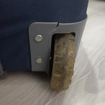 Adana Havaalanı Valizimizde Kırıklar Ve Hasarlar Oluşmuştur