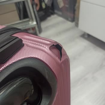 Adana Havaalanı Valizimizde Kırıklar Ve Hasarlar Oluşmuştur