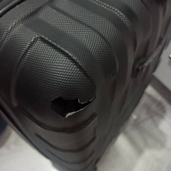 Adana Havaalanı Valizimizde Kırıklar Ve Hasarlar Oluşmuştur