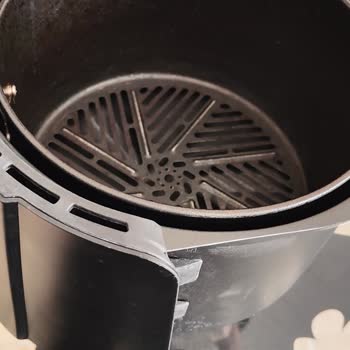 Kumtel Airfryer İç Haznesi Yapışıyor.