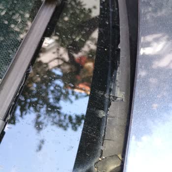 Renault Clio 4 Ön Cam Mühür Fitili Erimesi