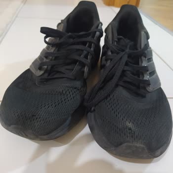 Adidas Spor Ayakkabı İlgisizliği