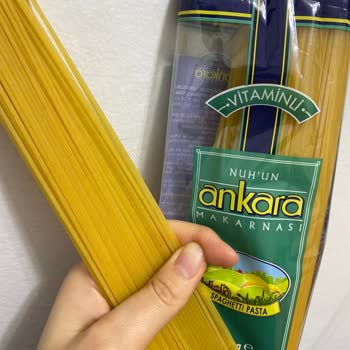 Nuh'un Ankara Makarnası Nuhun Ankara Makarnasında Siyah Pis Noktalar