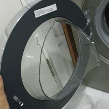 Bosch Çamaşır Makinesi Çalışırken Ön Cam Kırıldı