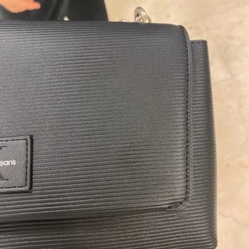 Calvin Klein Çantanın İlk Günden Renk Atması