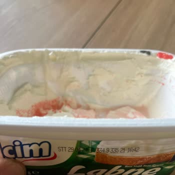 İçim Labne Peyniri Tarihi Bitmemesini Rağmen Kırmızılaşmış