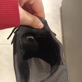 Skechers Delik Ve Hatalı Ayakkabı