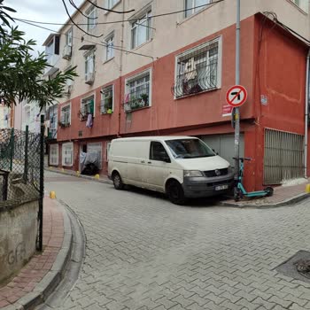 Fatih Belediyesi Fatihte Yabancı Uyruklu Kişinin Kaldırımı Kırması Ve İşgal Etmesi