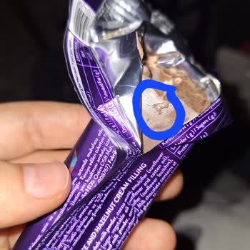 Plastik Parçacıklı Patiswiss Çikolata!