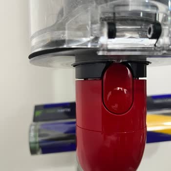 Dyson Gen5 Detect Boru Gövde Tam Oturmadığı İçin Sallanma Var.