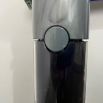 Dyson Gen5 Detect Boru Gövde Tam Oturmadığı İçin Sallanma Var.