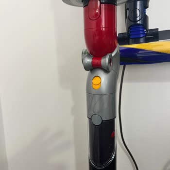 Dyson Gen5 Detect Boru Gövde Tam Oturmadığı İçin Sallanma Var.