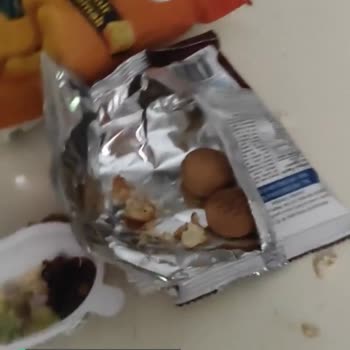 Saadet Cece Yumurta İçinde Çikolata Neredeyse Yok Kutunun Tamamı Boş Resmen!