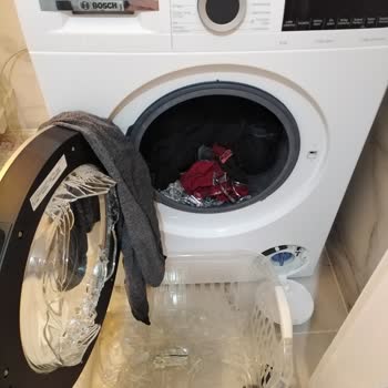 Bosch Çamaşır Makinesi Camı Patladı!