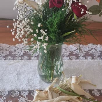 Çiçek Sepeti Solmuş Bir Vazo Çiçek