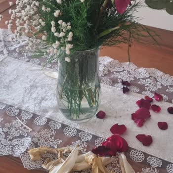 Çiçek Sepeti Solmuş Bir Vazo Çiçek