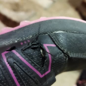 Slazenger Bot Kısa Sürede Yırtıldı