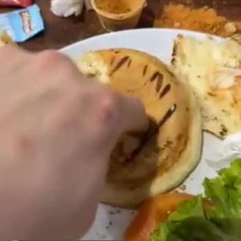 Polin Cafe Bayat Ekmekler Ve Berbat Hamburger Köftesi