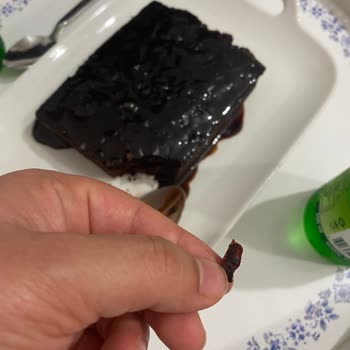 Eti Gıda Eti Browni Kek Plastik Parçası Çıktı