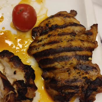 Tavuk Dünyası Soğuk, Çürük, Yanık Bir Yemek