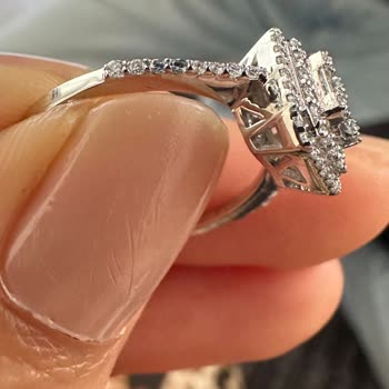 Blue Diamond Kusurlu Baget Pırlanta