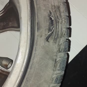 Pirelli Lastiğim Çukurda Yarıldı