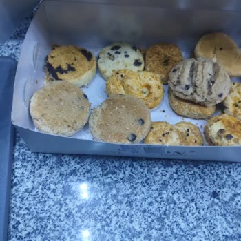 Seçen Gıda Kuru Pasta Ve Tatlıları Küflü Gibi Kokuyor