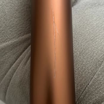 Dyson Gen5 Borusundaki Çizik