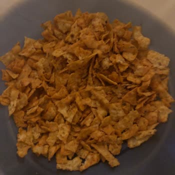 Doritos Turuncu Paket Cips Paramparça Çıktı Paketinden