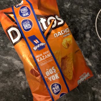 Doritos Turuncu Paket Cips Paramparça Çıktı Paketinden