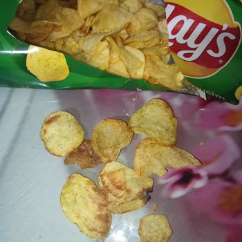 Lays Yanmış Tuhaf Ve Siyah Cipsler